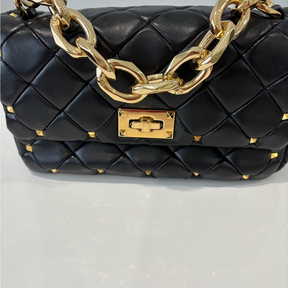 Luxurious Black Quilted Shoulder Bag with Gold Chain - Picture 1 of 10
